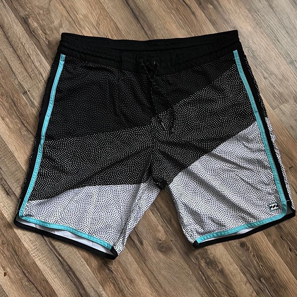 Men’s Billabong board shorts
